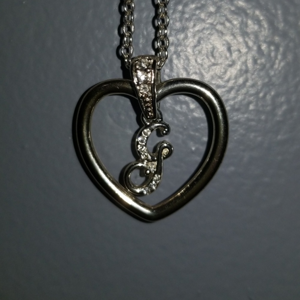 Avon Heart "g"  Necklace